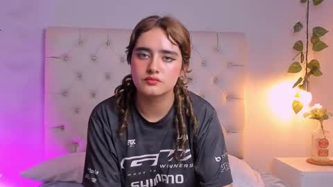 Kendall online show from February 9, 6:26 pm