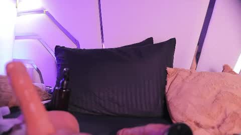 kendall_evanss_ online show from July 18, 9:50 pm