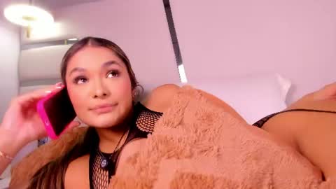 kendall_evanss_ online show from June 19, 8:26 pm