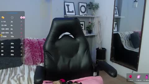 Kendall  online show from May 4, 8:59 pm