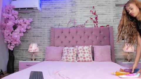 Kendal  online show from March 11, 10:35 pm