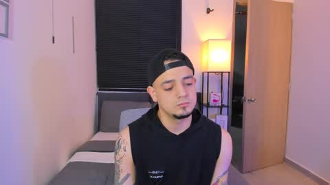 kendel_dimitri online show from April 29, 5:23 am