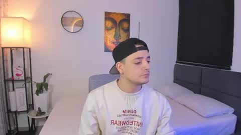 kendel_dimitri online show from June 30, 5:40 am