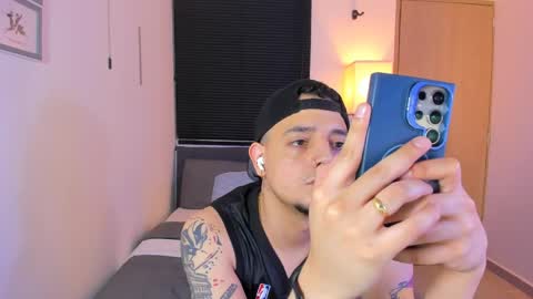kendel_dimitri online show from May 2, 3:34 am