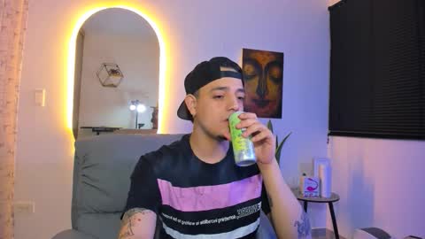 kendel_dimitri online show from February 22, 7:01 am