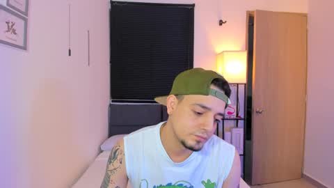 kendel_dimitri online show from April 22, 6:20 am