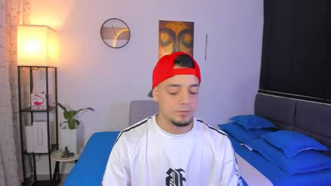kendel_dimitri online show from May 17, 1:04 am
