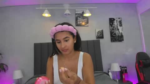 Kendra London online show from April 23, 12:29 pm