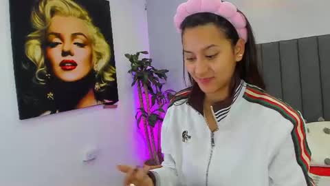 Kendra London online show from July 11, 11:46 am