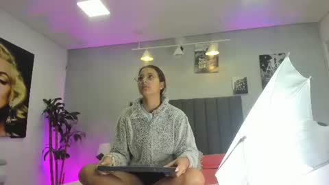Kendra London online show from June 15, 11:13 am