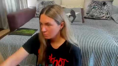 Kendra online show from August 3, 1:40 am