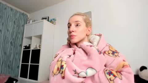 Kenzie online show from November 9, 1:03 pm