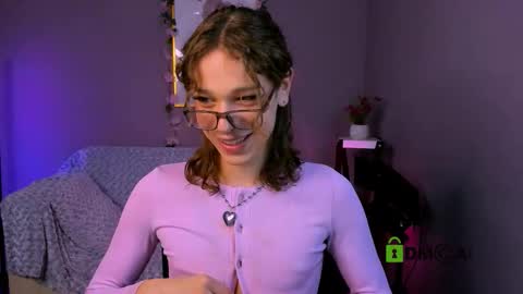 Snapshot of kevi_sunn chatting on October 2, 9:41 am kevi here online show from October 2, 9:41 am