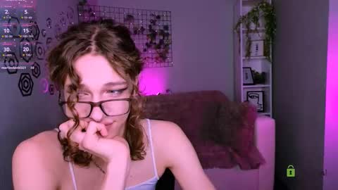 Snapshot of kevi_sunn chatting on October 16, 8:51 pm kevi here online show from October 16, 8:51 pm