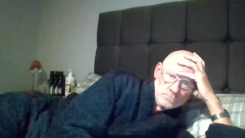 kevlooking4sez online show from November 1, 1:39 am