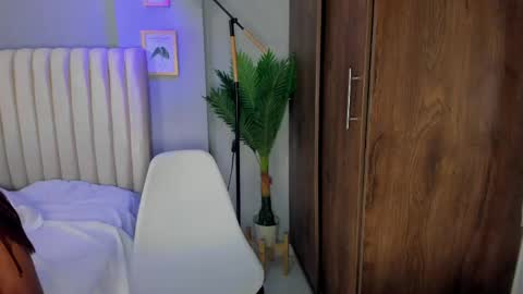khate_smith online show from April 30, 5:40 pm