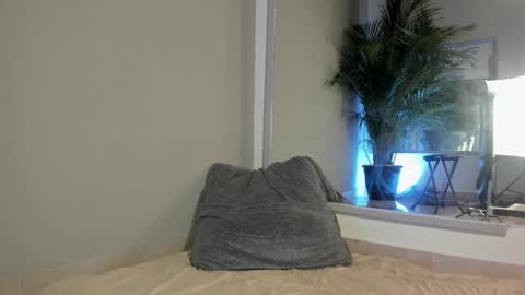 Kathe Hot online show from March 2, 9:10 pm