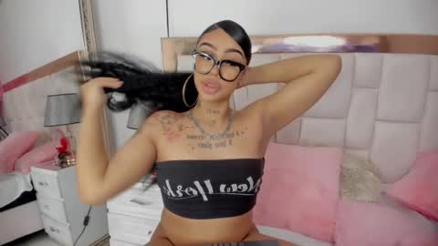 Khelany Isyy  online show from February 10, 9:25 pm