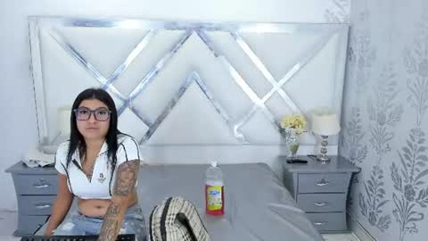 Khloe online show from July 28, 11:17 am