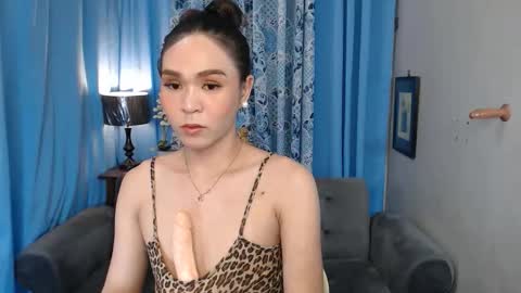 kiana_sucker online show from May 4, 10:00 am