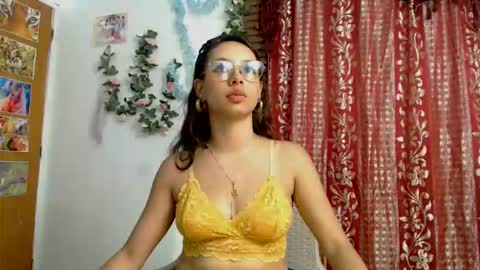 kiaralenon online show from March 5, 1:36 am