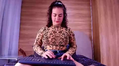 kiaralopez_ online show from June 17, 3:11 am