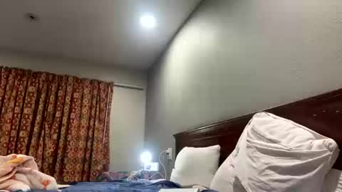 Snapshot of kibrombariu45 chatting on October 16, 10:48 am HunneysPlayRoom online show from October 16, 10:48 am
