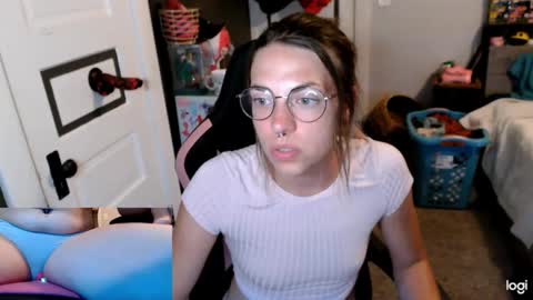 Snapshot of kierbearkisses chatting on September 14, 3:53 am Kiersten online show from September 14, 3:53 am