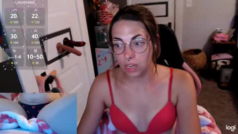 Snapshot of kierbearkisses chatting on September 29, 2:21 am Kiersten online show from September 29, 2:21 am