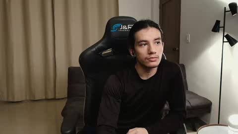 Snapshot of kikeruiz_19 chatting on February 26, 11:30 pm kikeruiz 19 online show from February 26, 11:30 pm