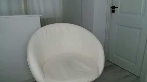 Snapshot of kiki_akai chatting on October 13, 5:42 am Ada online show from October 13, 5:42 am