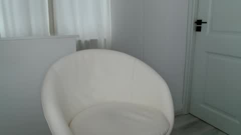 Snapshot of kiki_akai chatting on October 2, 8:02 am Ada online show from October 2, 8:02 am