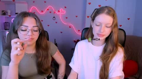 kiki_swan online show from May 25, 5:46 am
