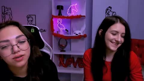 kiki_swan online show from March 12, 8:20 pm