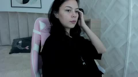 Kikii  online show from May 1, 9:42 pm