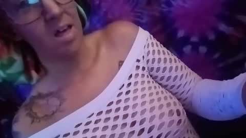 kikilovespartylights online show from November 7, 10:40 am