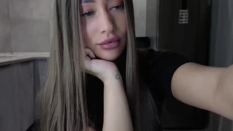 EvaAnna online show from November 18, 9:07 pm