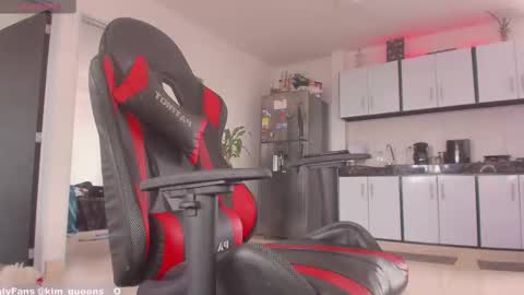 Snapshot of kim_hugecock chatting on February 17, 4:28 pm KIM QUEENS online show from February 17, 4:28 pm