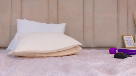 kimblakee online show from March 14, 6:06 am