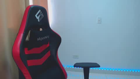 Kim 3 online show from January 28, 3:57 pm