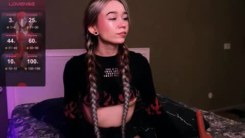 Kimiko online show from November 3, 7:59 pm