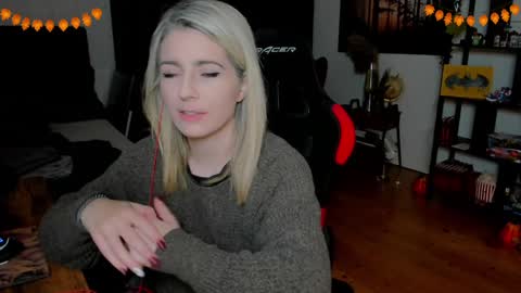 Wolfs Girl online show from November 25, 6:39 pm