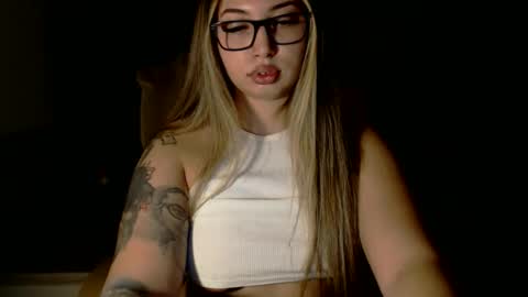 Kim Lee  online show from January 7, 4:01 pm