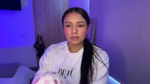 kimmi online show from June 23, 4:13 pm