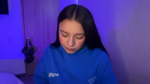 kimmi online show from June 25, 7:52 pm