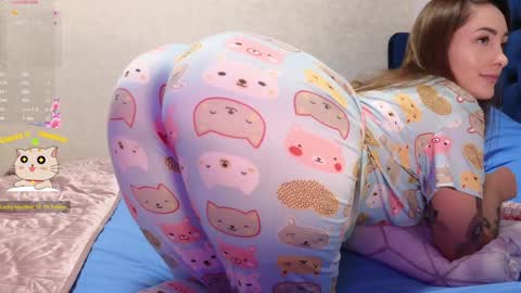Snapshot of kimmie_ chatting on October 21, 6:22 pm Kimmie online show from October 21, 6:22 pm