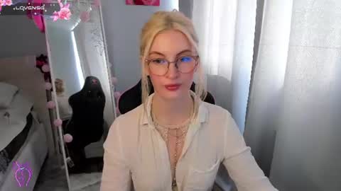 kimmy1_powell online show from June 17, 8:52 am