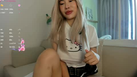 Kim online show from May 5, 6:52 am