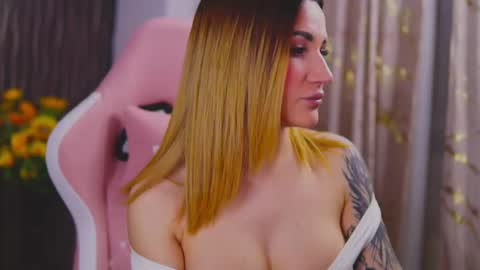 KimSkye online show from February 22, 11:35 pm