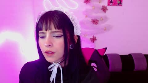 Snapshot of kind_scarlett chatting on December 13, 1:04 am Kind Scarlett online show from December 13, 1:04 am